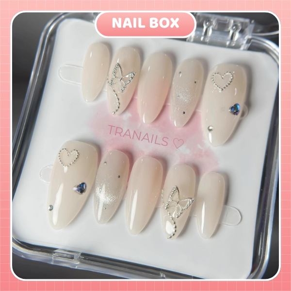 Nail box Bướm Bạc