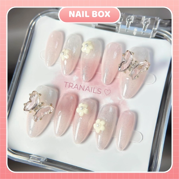 Nail box cánh bướm